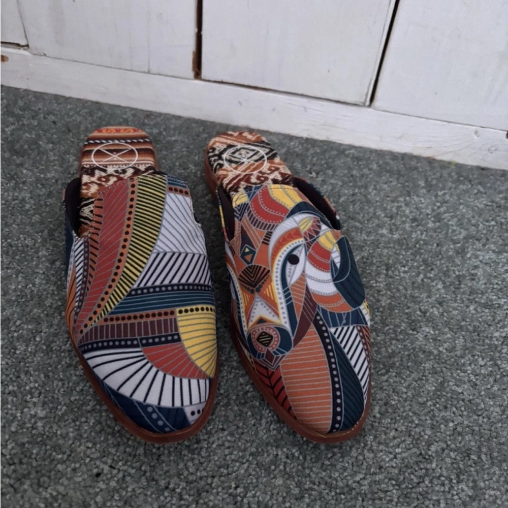 Inkkas Women’s Size 5 Slip-On Mules Shoes Abstract Pattern Fabric Sandals